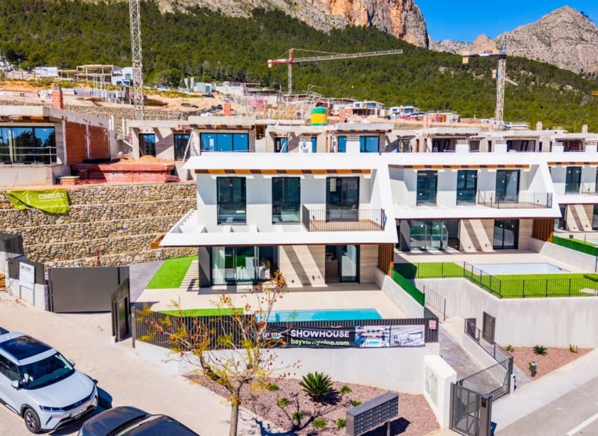 2 bedroom Villa for sale in Polop with pool - € 527,600 (Ref: 8825746)