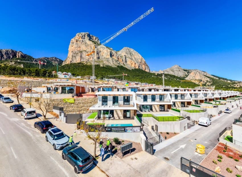 2 bedroom Villa for sale in Polop with pool - € 527,600 (Ref: 8825746)