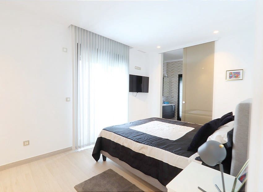 3 bedroom Villa for sale in Finestrat with pool - € 725,000 (Ref: 8825757)