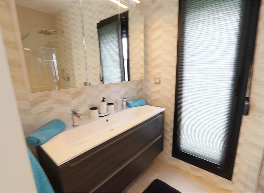 3 bedroom Villa for sale in Finestrat with pool - € 725,000 (Ref: 8825757)