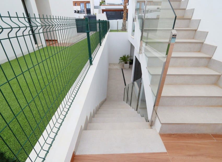 3 bedroom Villa for sale in Finestrat with pool - € 725,000 (Ref: 8825757)