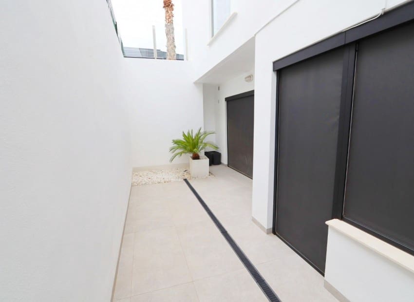 3 bedroom Villa for sale in Finestrat with pool - € 725,000 (Ref: 8825757)