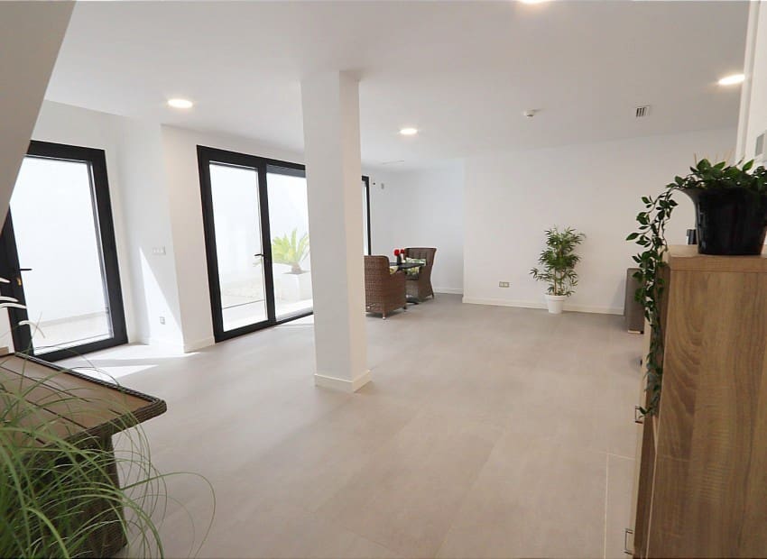 3 bedroom Villa for sale in Finestrat with pool - € 725,000 (Ref: 8825757)