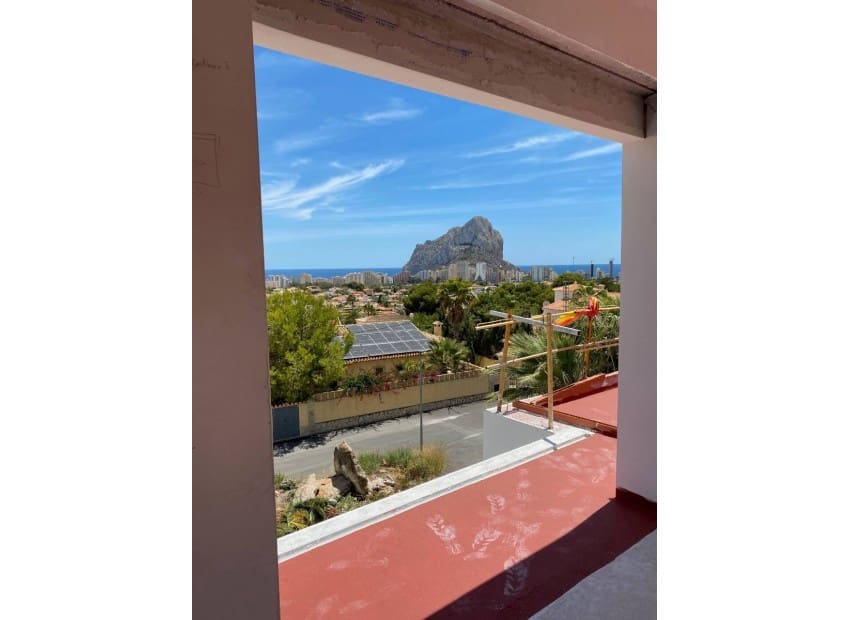 Chalet de 4 habitaciones en Calpe / Calp en venta con piscina - 1.575.000 € (Ref: 8825760)