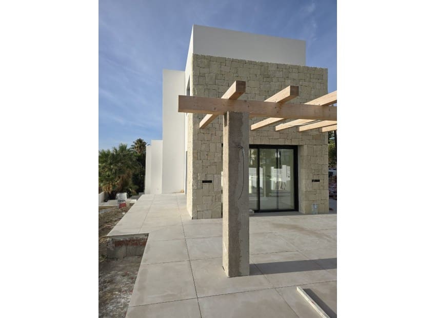 Chalet de 4 habitaciones en Calpe / Calp en venta con piscina - 1.575.000 € (Ref: 8825760)