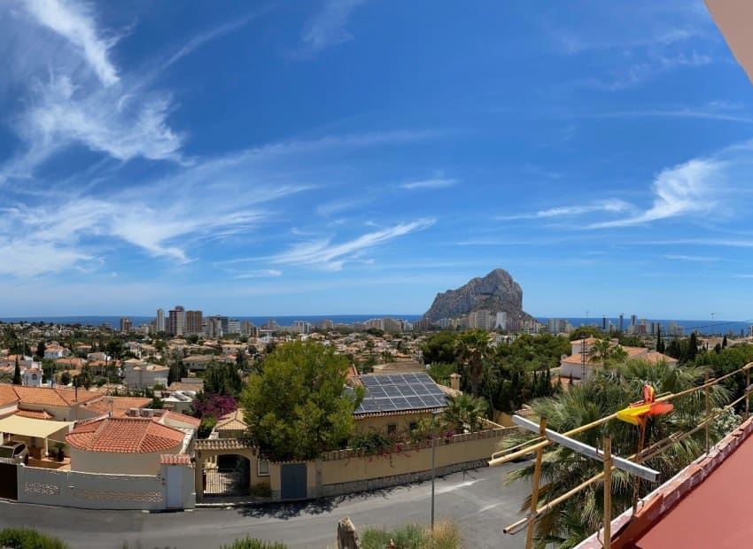 Chalet de 4 habitaciones en Calpe / Calp en venta con piscina - 1.575.000 € (Ref: 8825760)