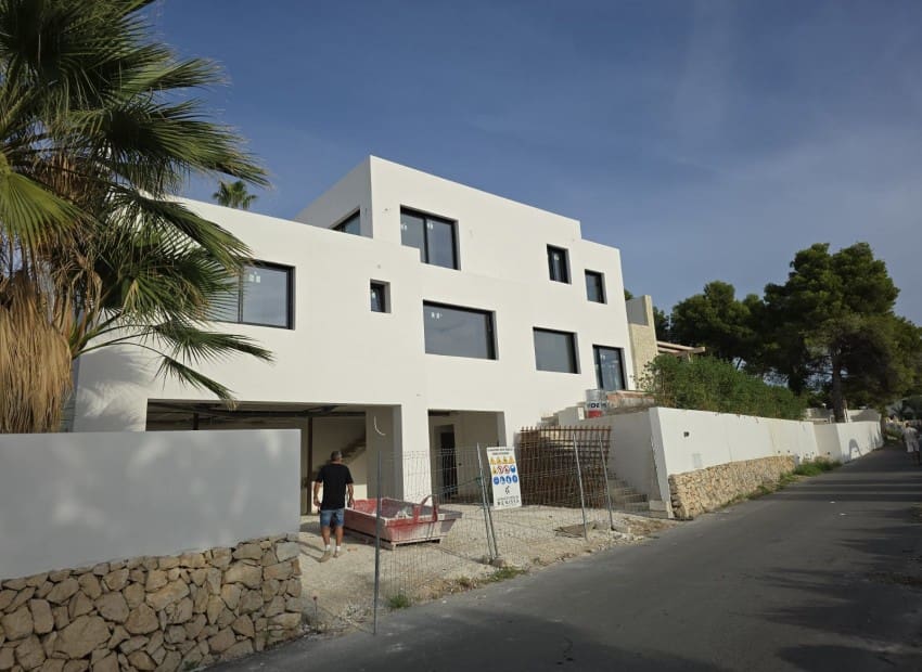 Chalet de 4 habitaciones en Calpe / Calp en venta con piscina - 1.575.000 € (Ref: 8825760)