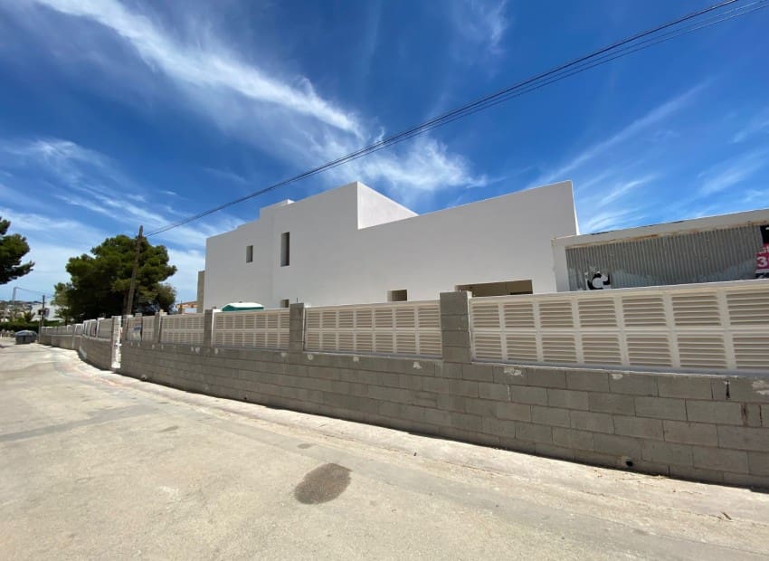 Chalet de 4 habitaciones en Calpe / Calp en venta con piscina - 1.575.000 € (Ref: 8825760)