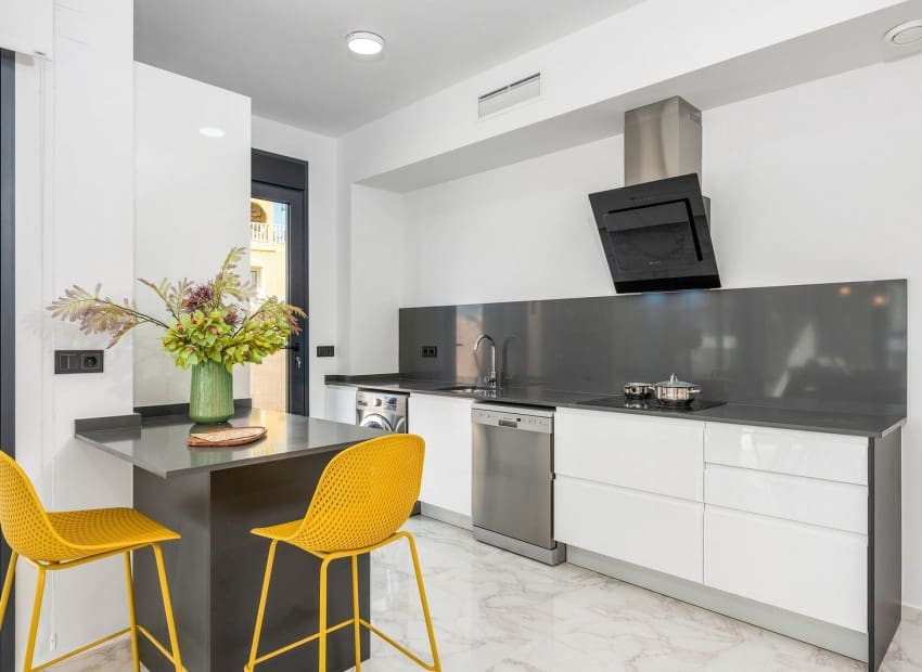 3 bedroom Villa for sale in Benijofar with pool - € 350,000 (Ref: 8825781)