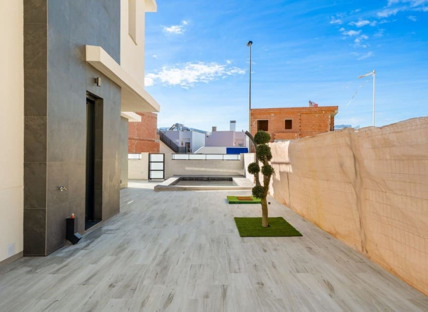 3 bedroom Villa for sale in Benijofar with pool - € 350,000 (Ref: 8825781)