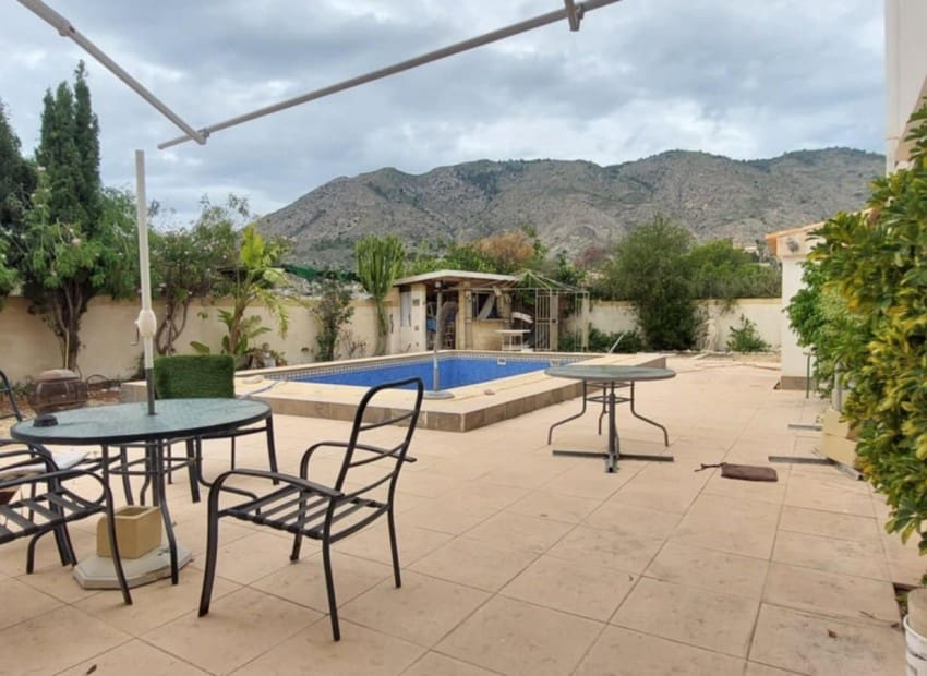 8 quarto Moradia para venda em Orxeta com piscina - 375 000 € (Ref: 8825782)