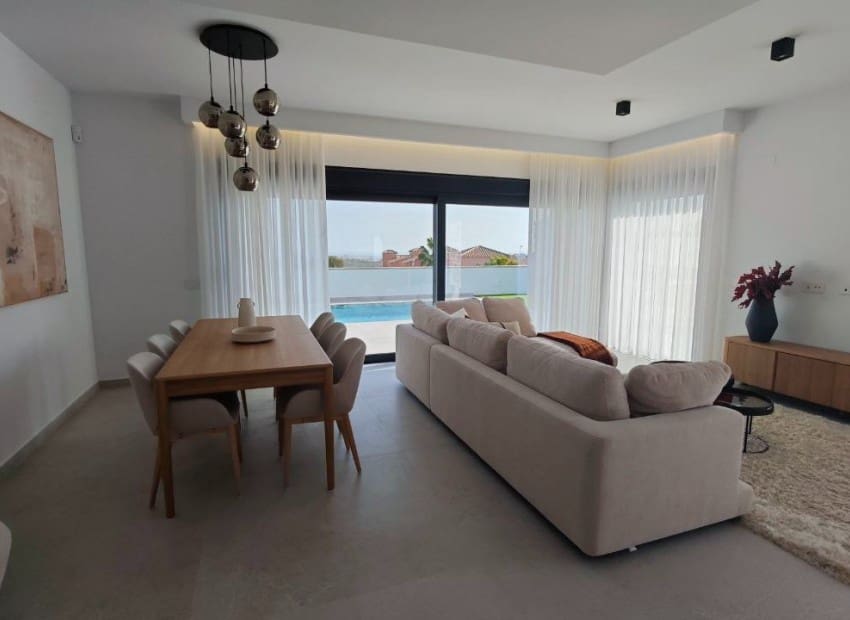 3 slaapkamer Villa te koop in San Miguel de Salinas met zwembad garage - € 574.000 (Ref: 8825792)