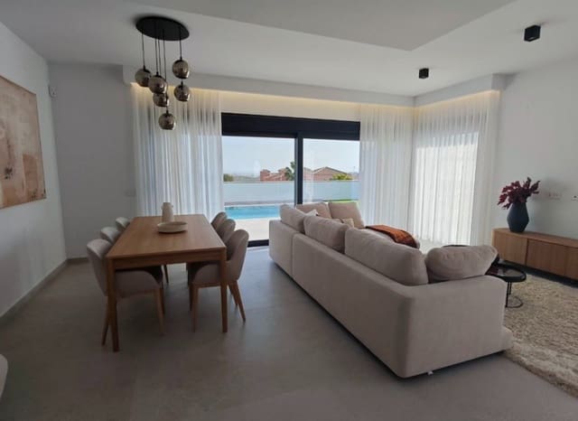 3 slaapkamer Villa te koop in San Miguel de Salinas met zwembad garage - € 574.000 (Ref: 8825792)