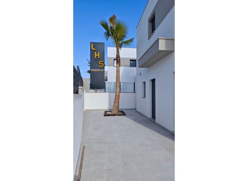 3 slaapkamer Villa te koop in San Miguel de Salinas met zwembad garage - € 574.000 (Ref: 8825792)