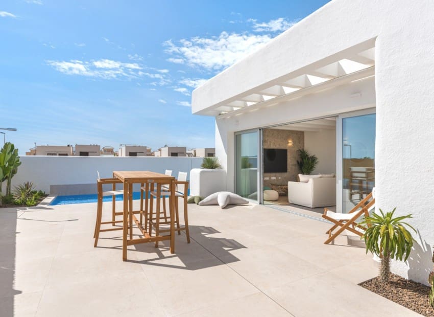 Chalet de 3 habitaciones en Los Alcázares en venta con piscina - 379.900 € (Ref: 8825802)