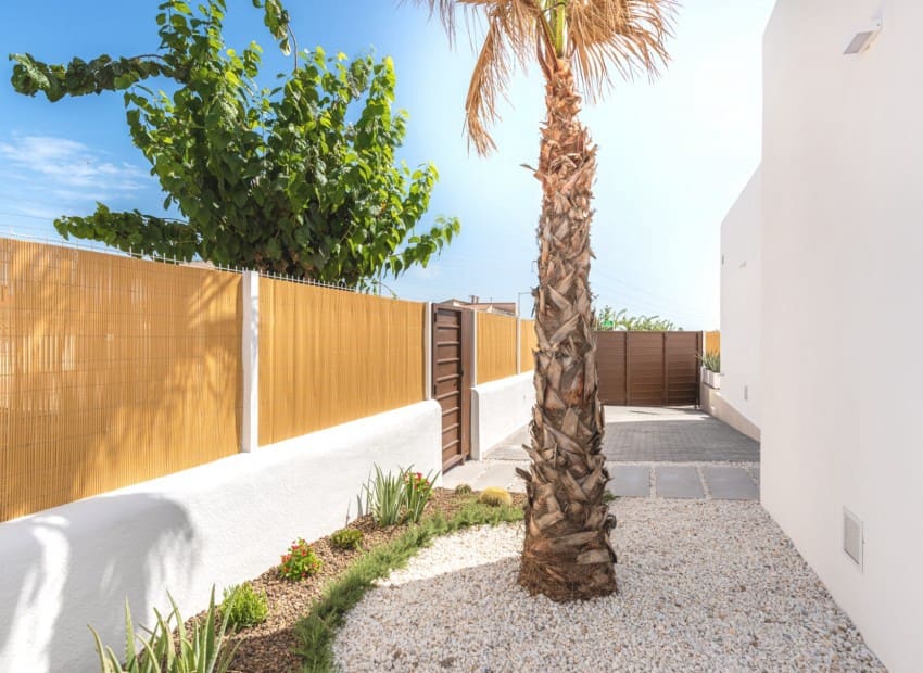 Chalet de 3 habitaciones en Los Alcázares en venta con piscina - 379.900 € (Ref: 8825802)