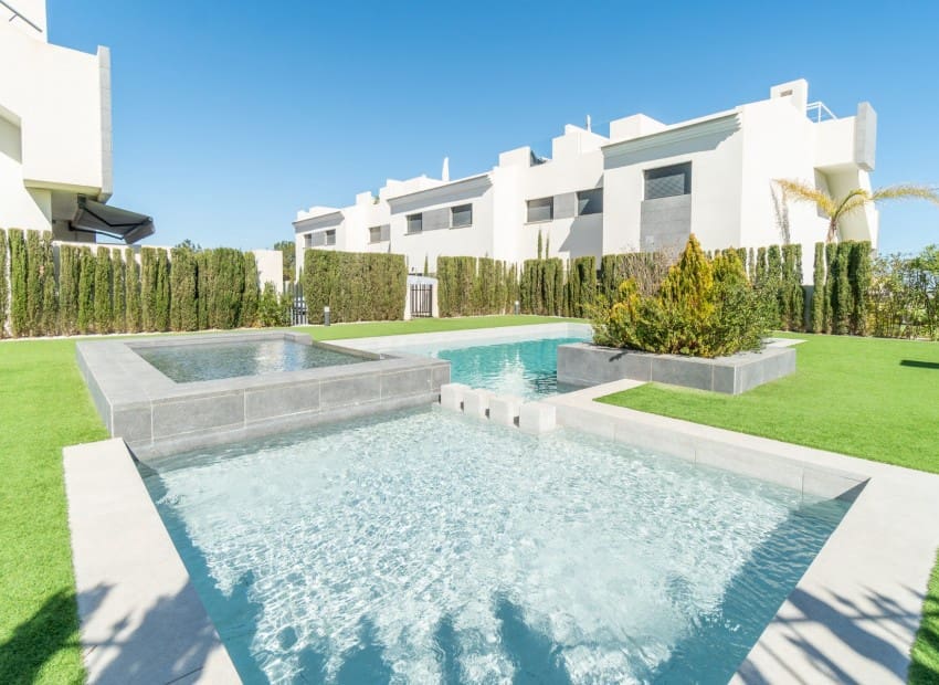 2 chambre Appartement à vendre à Torrevieja avec piscine - 274 900 € (Ref: 8825803)