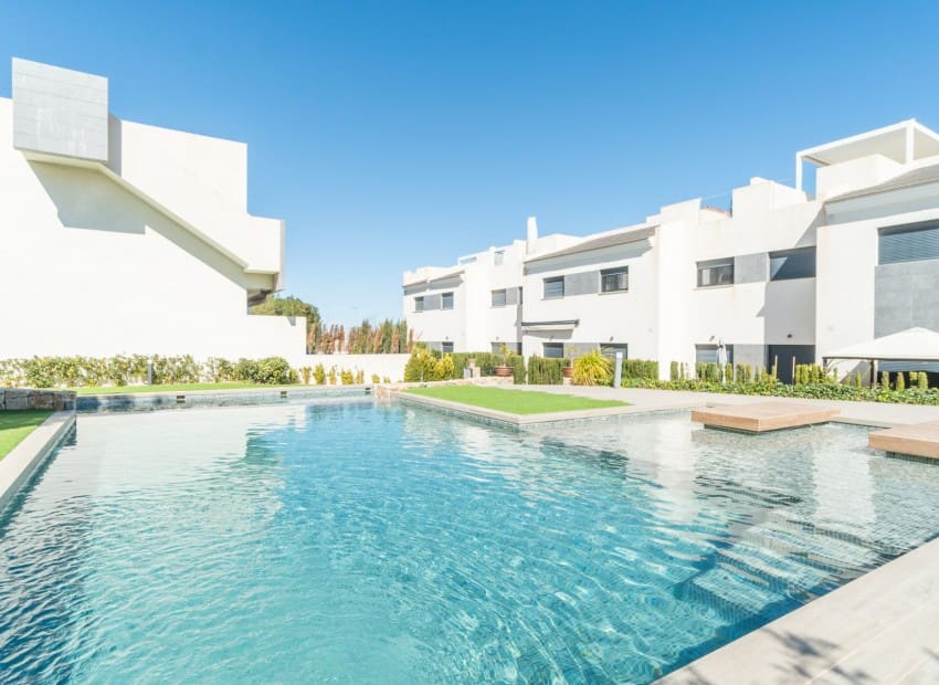 2 chambre Appartement à vendre à Torrevieja avec piscine - 274 900 € (Ref: 8825803)