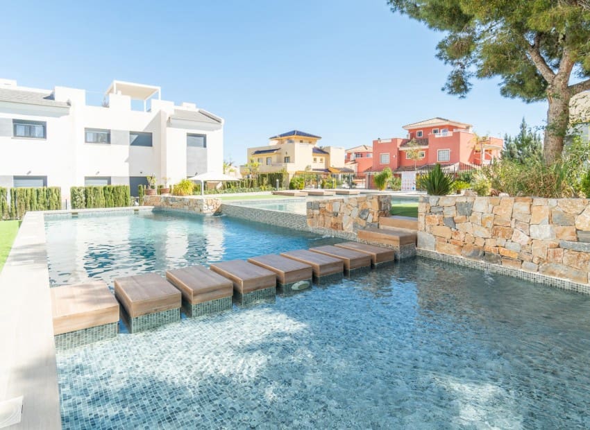 2 chambre Appartement à vendre à Torrevieja avec piscine - 274 900 € (Ref: 8825803)