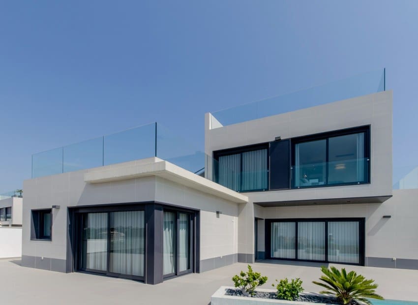 3 slaapkamer Villa te koop in Alicante stad met zwembad - € 800.000 (Ref: 8825805)