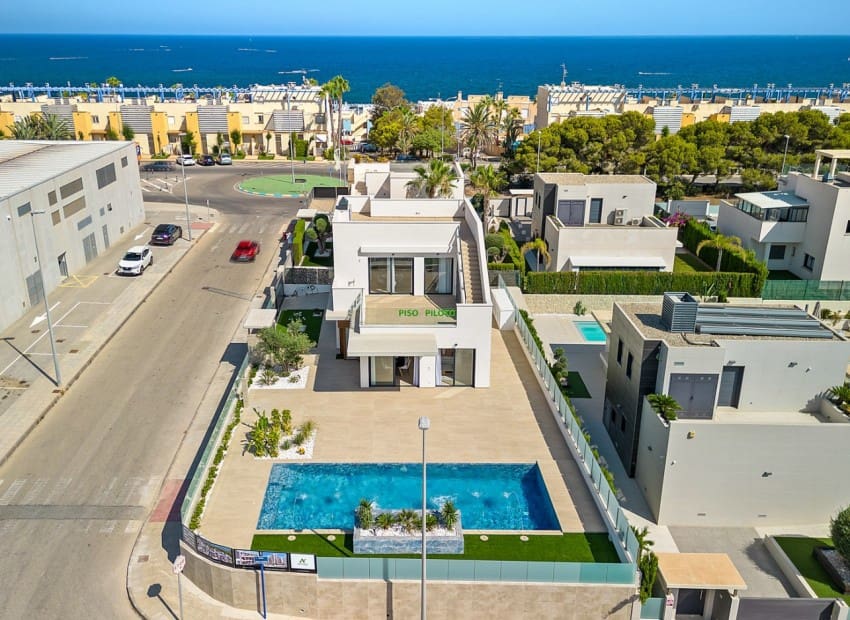3 slaapkamer Villa te koop in Alicante stad met zwembad - € 800.000 (Ref: 8825805)