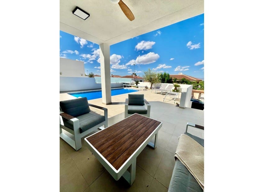 3 bedroom Villa for sale in Benijofar with pool - € 478,732 (Ref: 8825808)