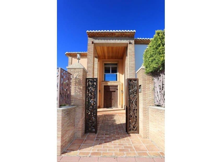 5 makuuhuone Huvila myytävänä paikassa Javea / Xabia mukana uima-altaan - 1 215 000 € (Ref: 8825821)