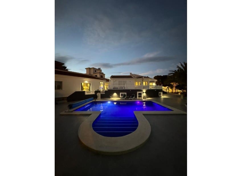 Chalet de 6 habitaciones en Ciudad Quesada en venta con piscina garaje - 728.500 € (Ref: 8840246)