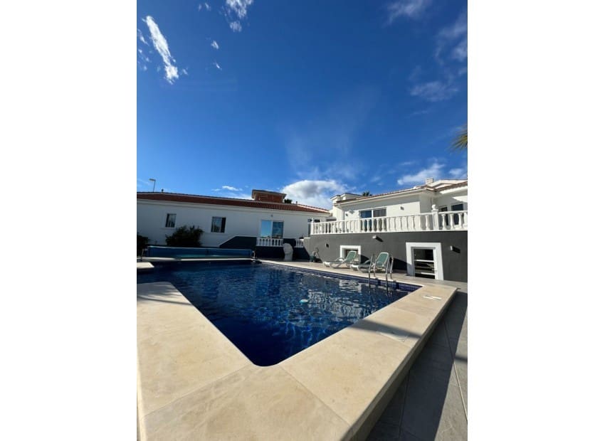 Chalet de 6 habitaciones en Ciudad Quesada en venta con piscina garaje - 728.500 € (Ref: 8840246)