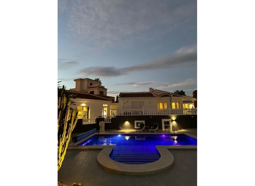 Chalet de 6 habitaciones en Ciudad Quesada en venta con piscina garaje - 728.500 € (Ref: 8840246)