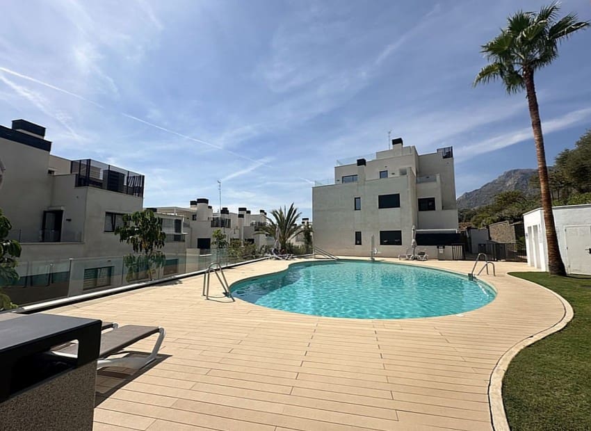 4 bedroom Apartment for rent in Marbella with pool - € 6,000 (Ref: 8856684)