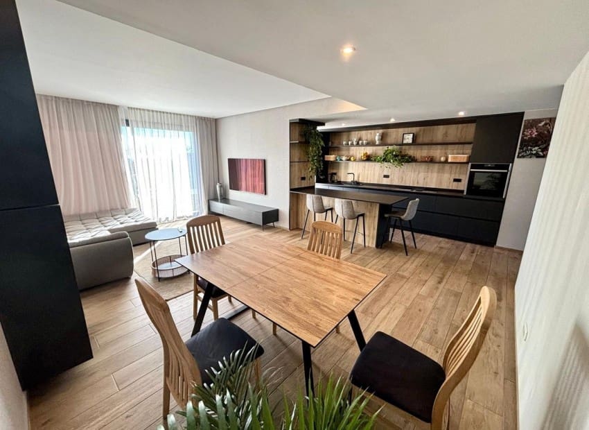 4 bedroom Apartment for rent in Marbella with pool - € 6,000 (Ref: 8856684)