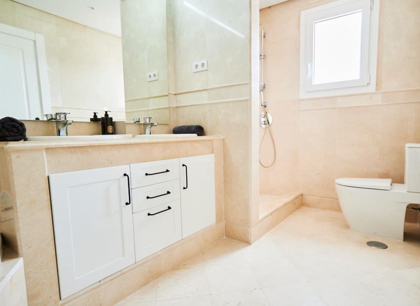 2 bedroom Apartment for sale in Marbella with pool - € 495,000 (Ref: 8887433)