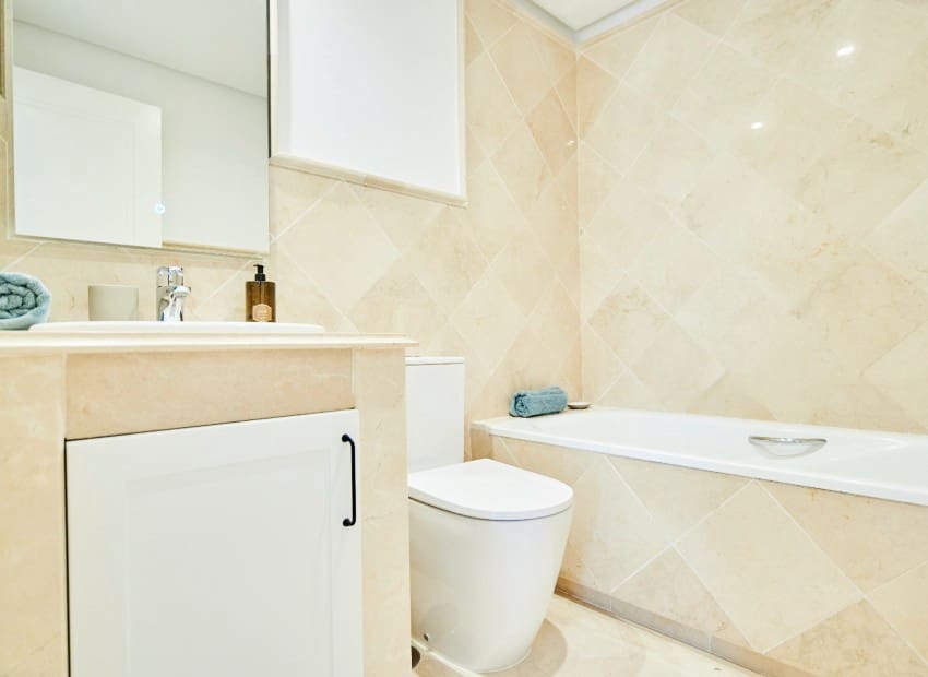 2 bedroom Apartment for sale in Marbella with pool - € 495,000 (Ref: 8887433)