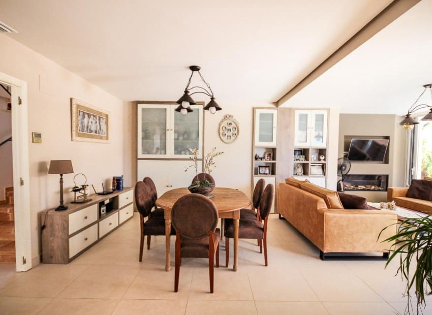 4 Zimmer Villa zu verkaufen in Finestrat mit Pool - 649.000 € (Ref: 8887447)