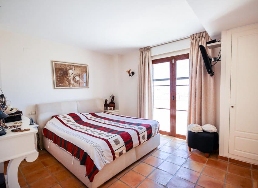 4 Zimmer Villa zu verkaufen in Finestrat mit Pool - 649.000 € (Ref: 8887447)