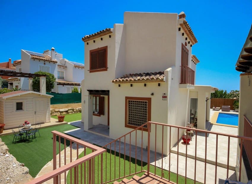 4 Zimmer Villa zu verkaufen in Finestrat mit Pool - 649.000 € (Ref: 8887447)