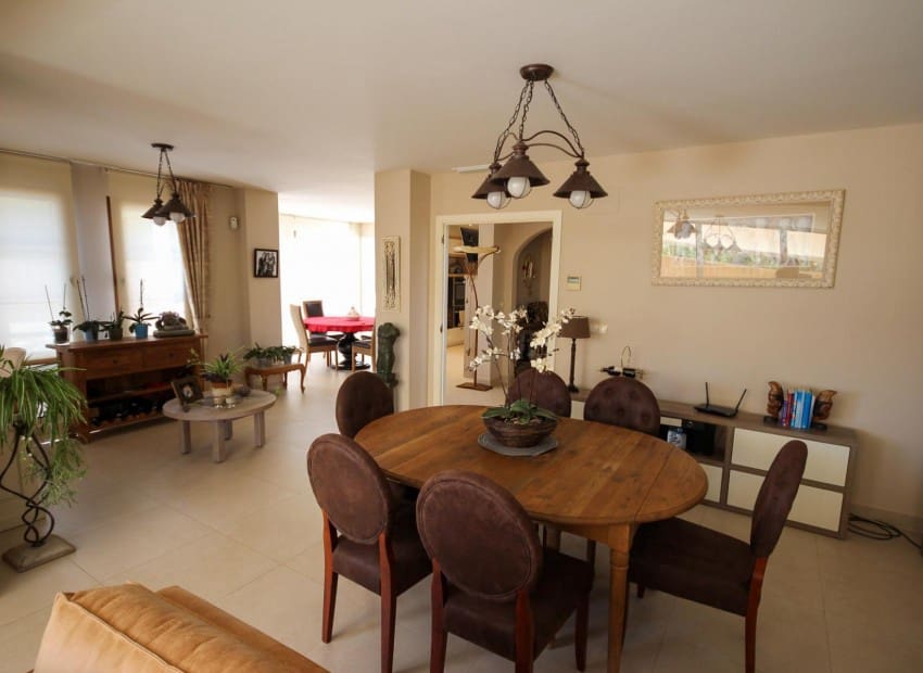 4 Zimmer Villa zu verkaufen in Finestrat mit Pool - 649.000 € (Ref: 8887447)