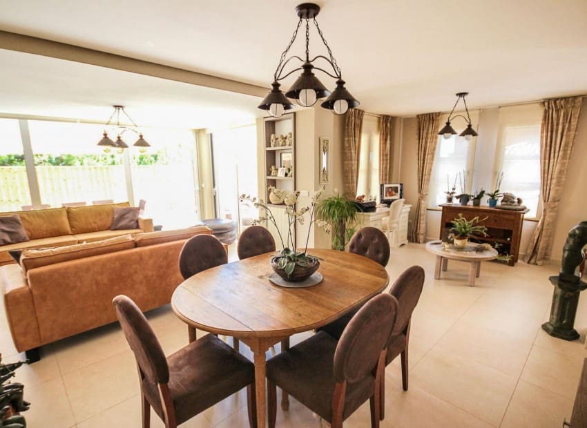 4 Zimmer Villa zu verkaufen in Finestrat mit Pool - 649.000 € (Ref: 8887447)