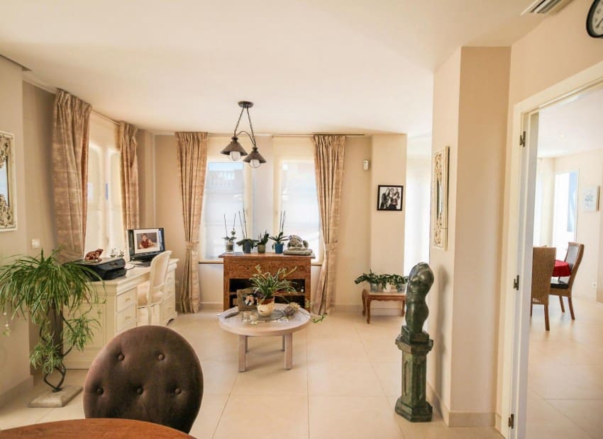 4 Zimmer Villa zu verkaufen in Finestrat mit Pool - 649.000 € (Ref: 8887447)