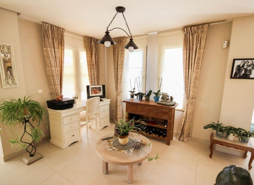 4 Zimmer Villa zu verkaufen in Finestrat mit Pool - 649.000 € (Ref: 8887447)