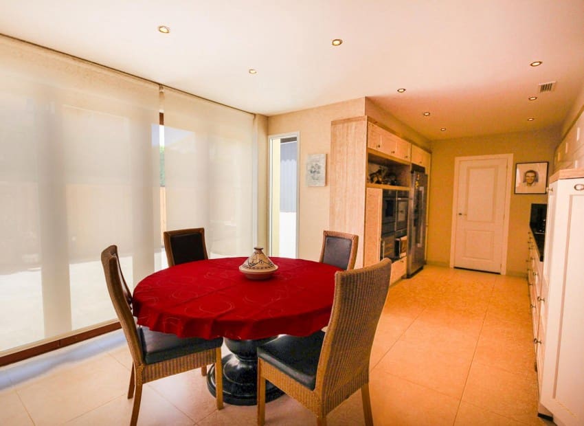 4 Zimmer Villa zu verkaufen in Finestrat mit Pool - 649.000 € (Ref: 8887447)