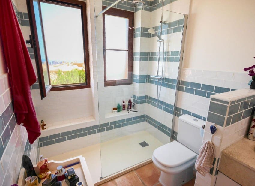 4 Zimmer Villa zu verkaufen in Finestrat mit Pool - 649.000 € (Ref: 8887447)