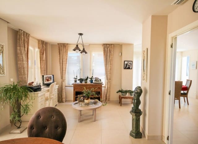 4 Zimmer Villa zu verkaufen in Finestrat mit Pool - 649.000 € (Ref: 8887447)