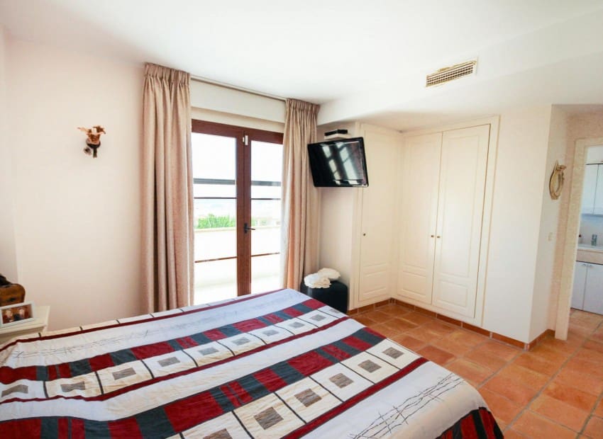 4 Zimmer Villa zu verkaufen in Finestrat mit Pool - 649.000 € (Ref: 8887447)