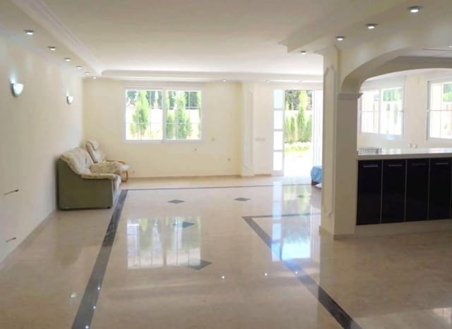 Chalet de 6 habitaciones en Pueblo - Urbanizaciones, Alfaz del Pi / L'Alfàs del Pi en venta con piscina - 990.000 € (Ref: 8887458)