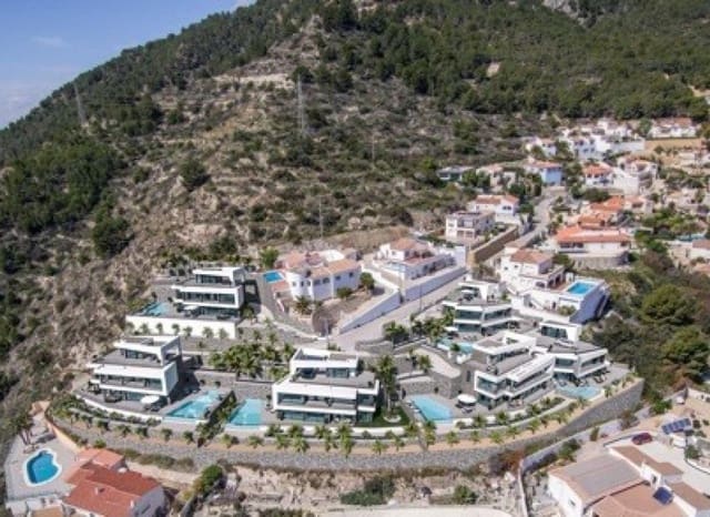 4 slaapkamer Villa te koop in Maryvilla, Calpe / Calp met zwembad garage - € 1.850.000 (Ref: 8887459)
