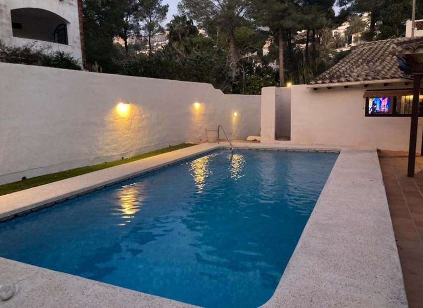 2 Zimmer Villa zu verkaufen in Altea mit Pool Garage - 550.000 € (Ref: 8887464)