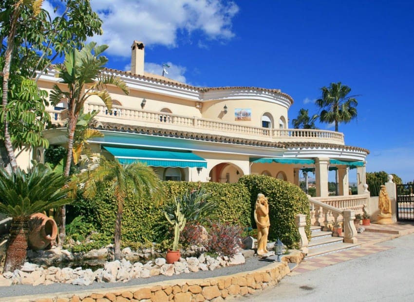 5 sypialnia Willa na sprzedaż w Alfaz del Pi / L'Alfas del Pi z basenem garażem - 2 450 000 € (Ref: 8887484)