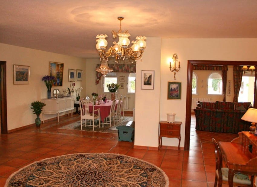 5 sypialnia Willa na sprzedaż w Alfaz del Pi / L'Alfas del Pi z basenem garażem - 2 450 000 € (Ref: 8887484)